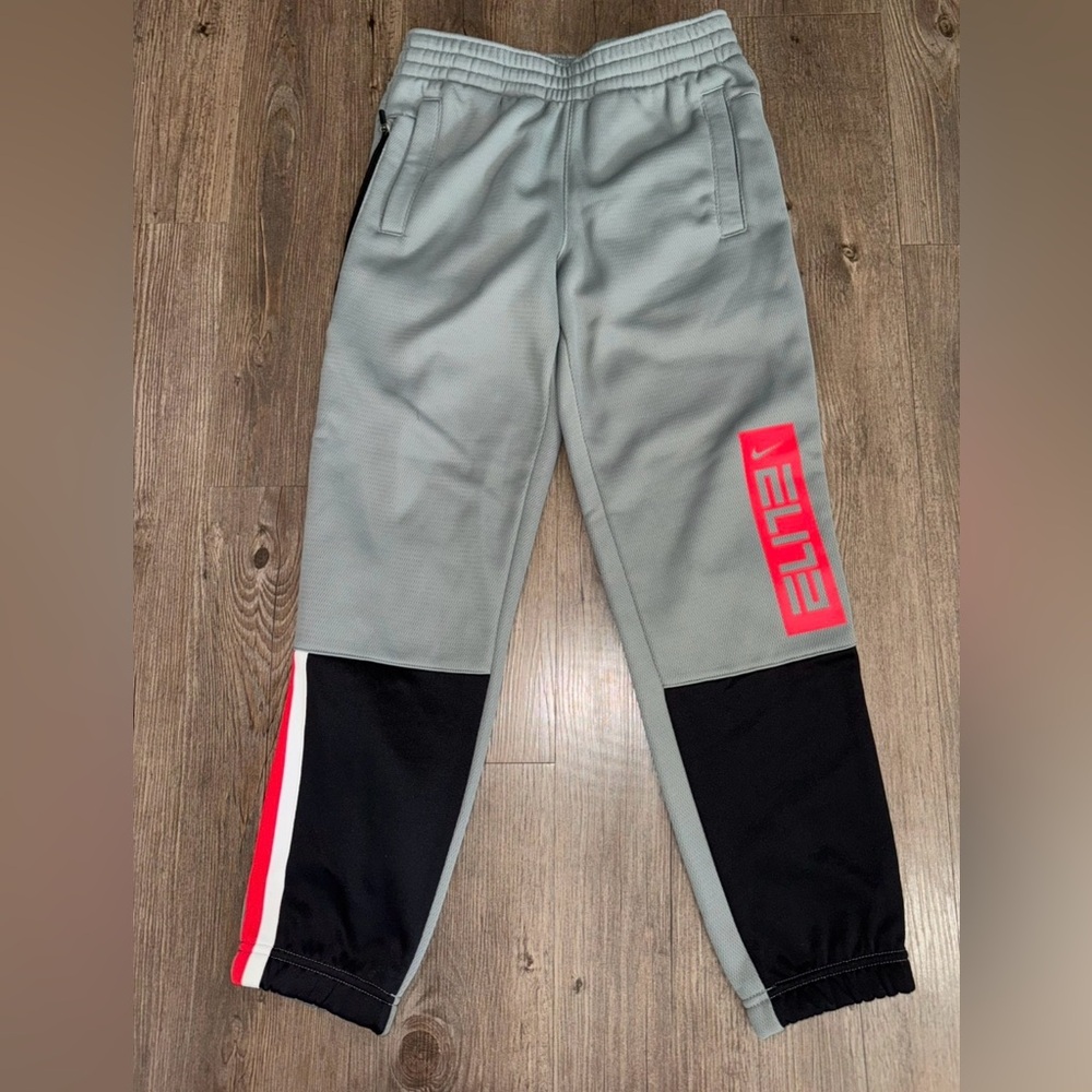 Nike Boys' Therma-FIT Elite Basketball Pant in Size Medium (10/12)